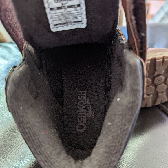 Boys Oshkosh boots - Picture 4 of 7